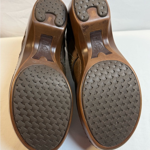 ARIAT Sheila Brown Leather Clogs Mule Wedge Studded Band Slip On Sz 8.5B EUC - Picture 5 of 10